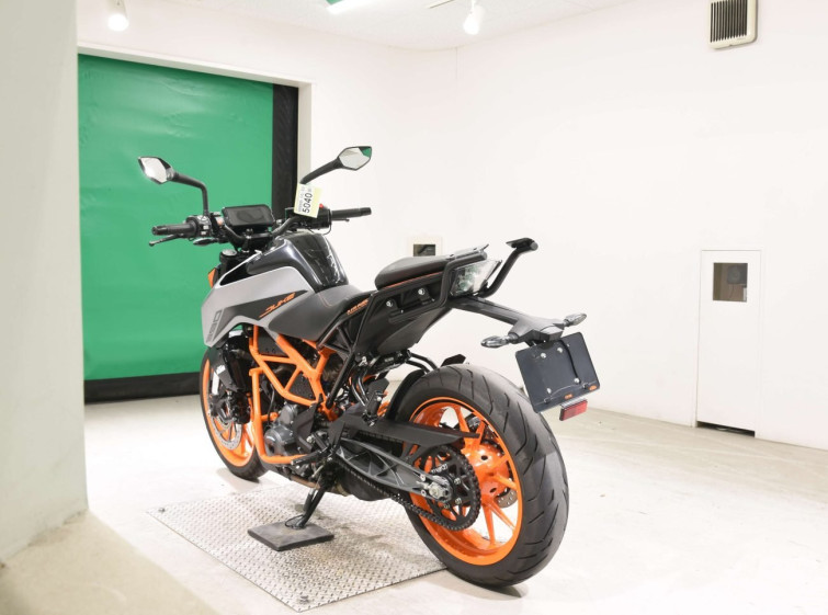 Мотоцикл KTM 390 DUKE с пробегом 5106 km