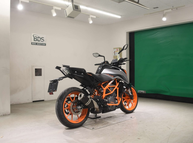 Мотоцикл KTM 390 DUKE с пробегом 5106 km