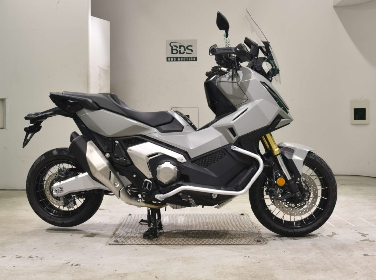 Мотоцикл Honda X-ADV750-2 з пробігом 2716 km