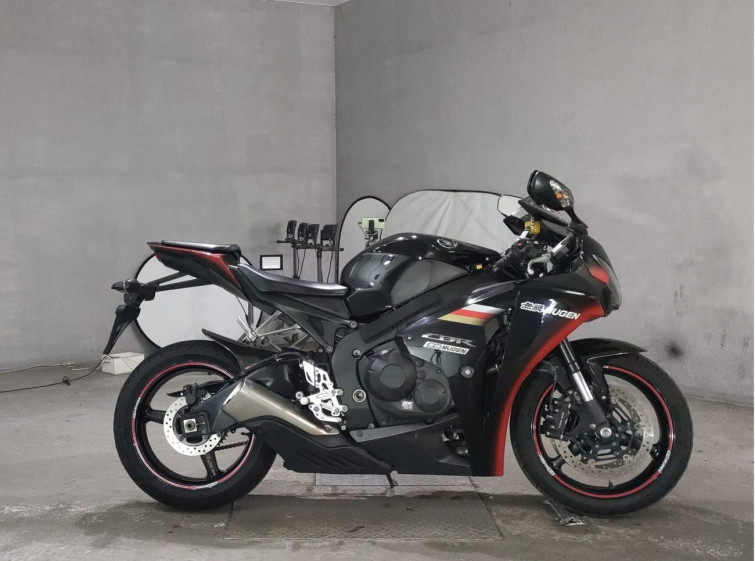 Мотоцикл Honda CBR1000RR с пробегом 19505 km