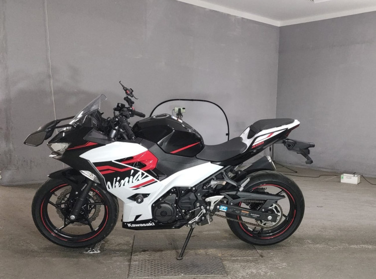 Мотоцикл Kawasaki NINJA400 з пробігом 3288 km