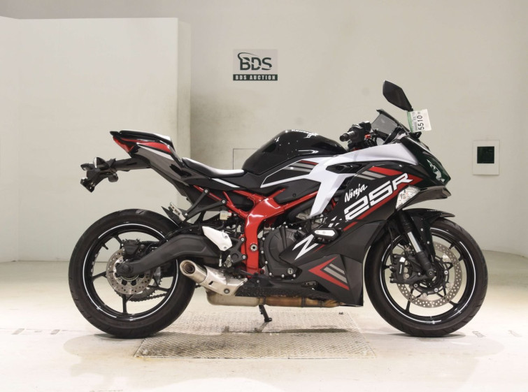 Мотоцикл Kawasaki NINJA ZX-25R с пробегом 3690 km