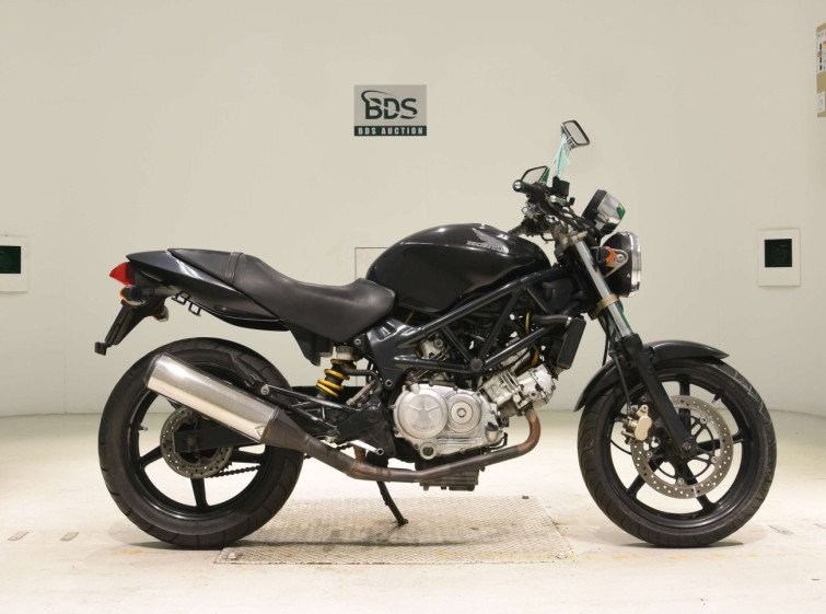 Мотоцикл Honda VTR250 з пробігом 27017 km