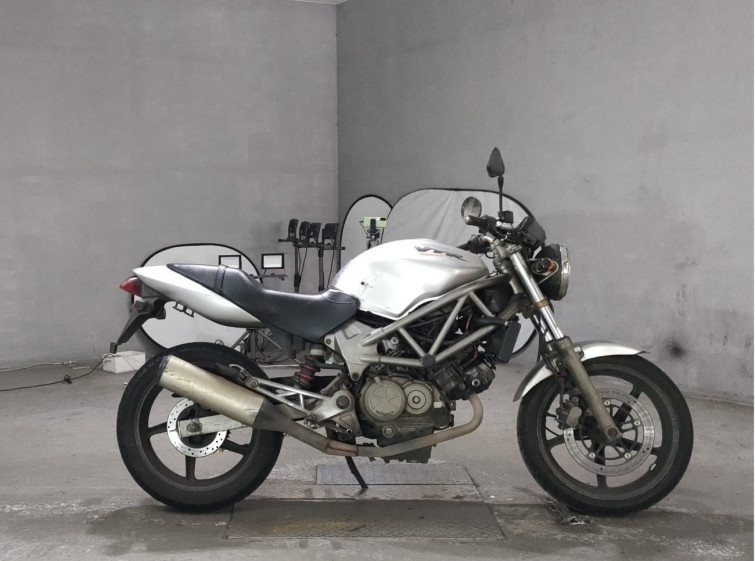 Мотоцикл Honda VTR250 з пробігом 68482 km