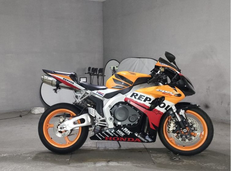 Мотоцикл Honda CBR1000RR з пробігом 22639 km