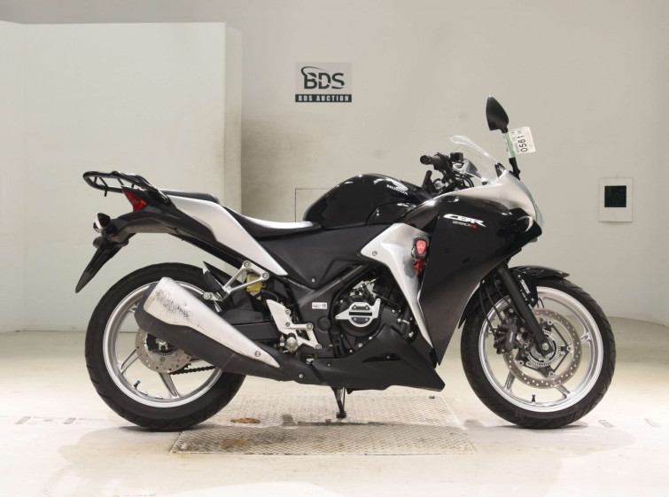 Мотоцикл Honda CBR250R с пробегом 8123 km