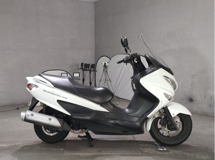 Мотоцикл Suzuki BURGMAN200 с пробегом 213942 km