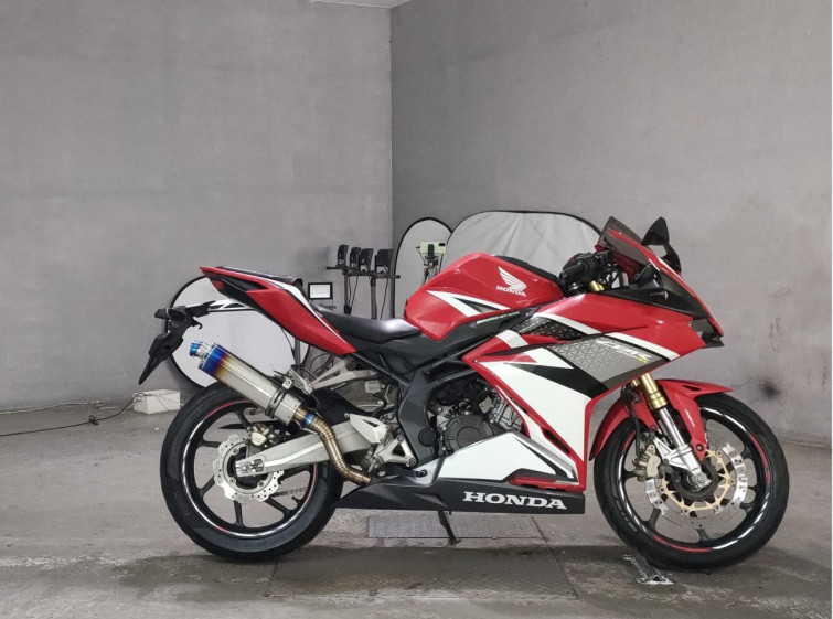 Мотоцикл Honda CBR250RR з пробігом 13636 km