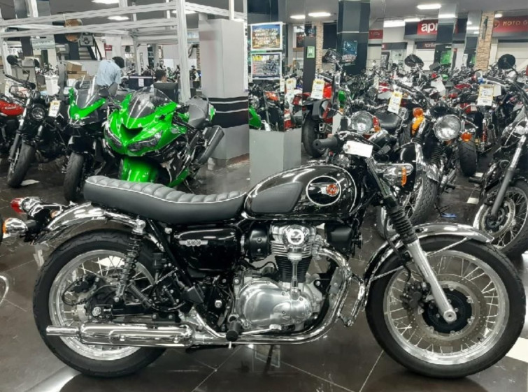 Мотоцикл Kawasaki W800 с пробегом 1049 km