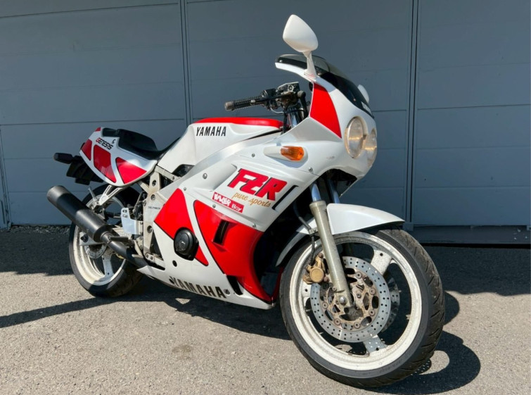 Мотоцикл Yamaha FZR400 з пробігом 54686 km