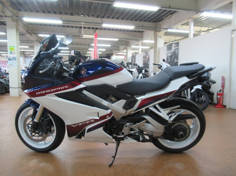 Мотоцикл Honda VFR800F з пробігом 732 km
