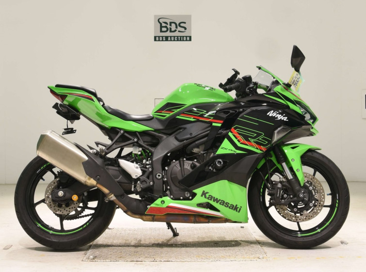 Мотоцикл Kawasaki ZX-4RR с пробегом 15623 km
