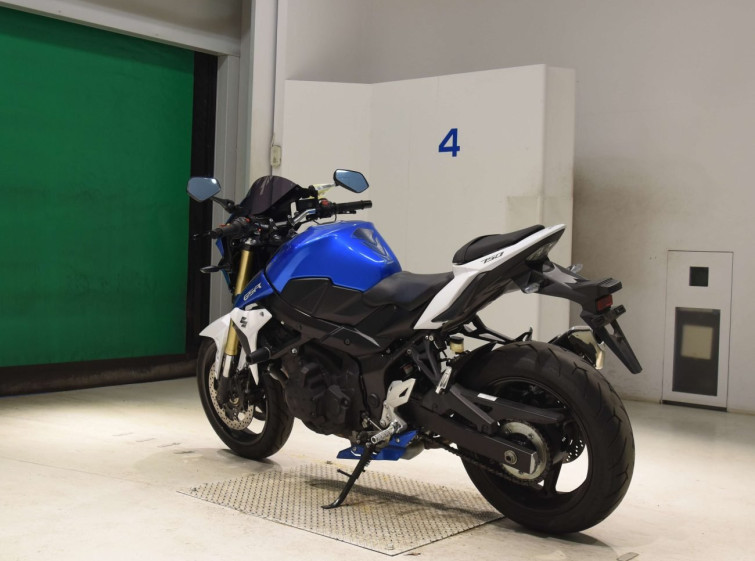 Мотоцикл Suzuki GSR750 с пробегом 12523 km