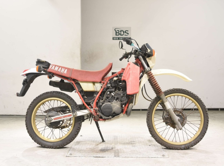 Мотоцикл Yamaha DT200R