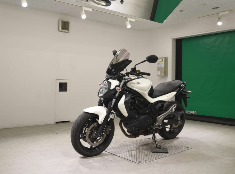 Мотоцикл Suzuki GLADIUS SFV400 с пробегом 32472 km