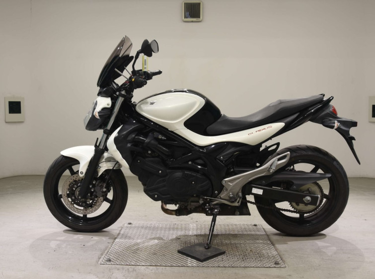 Мотоцикл Suzuki GLADIUS SFV400 с пробегом 32472 km