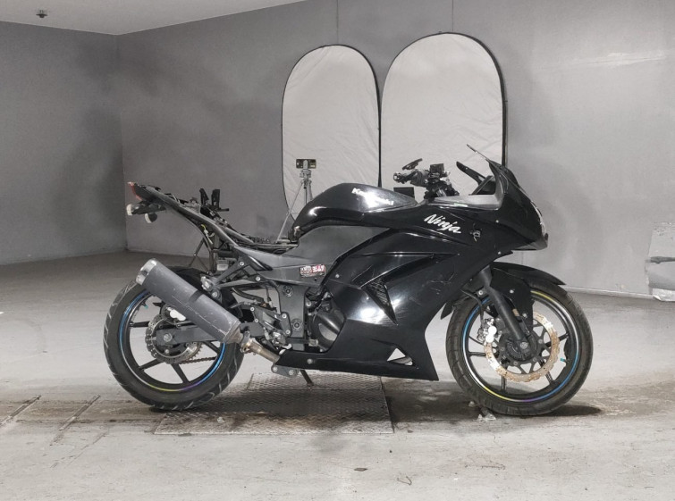 Мотоцикл Kawasaki NINJA250R з пробігом 27641 km