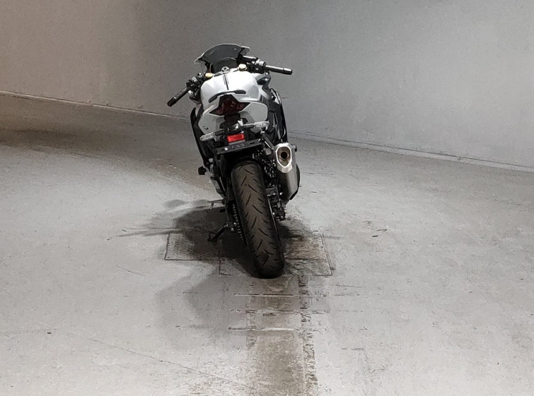 Мотоцикл Kawasaki NINJA ZX-4R SE с пробегом 6235 km