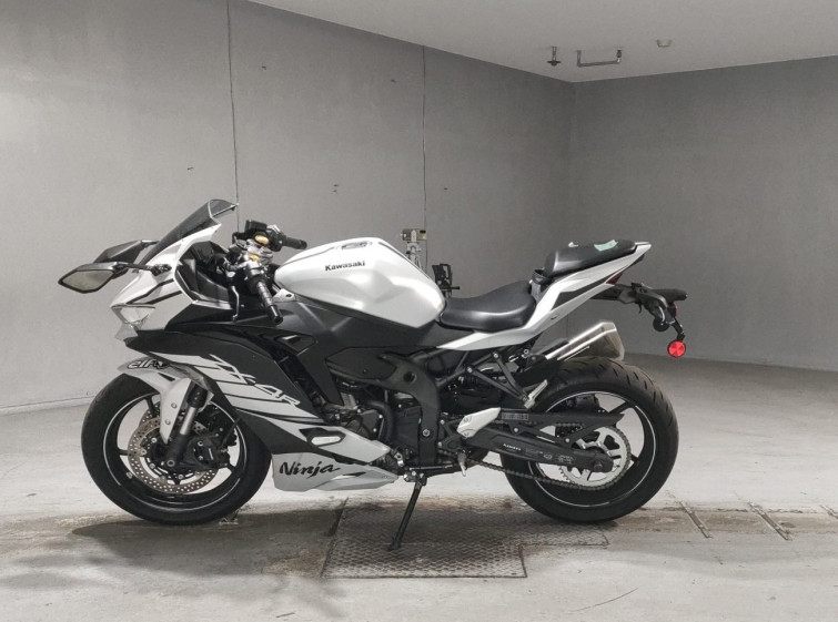 Мотоцикл Kawasaki NINJA ZX-4R SE с пробегом 6235 km