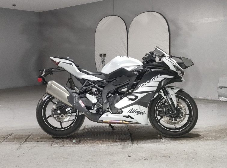 Мотоцикл Kawasaki NINJA ZX-4R SE с пробегом 6235 km