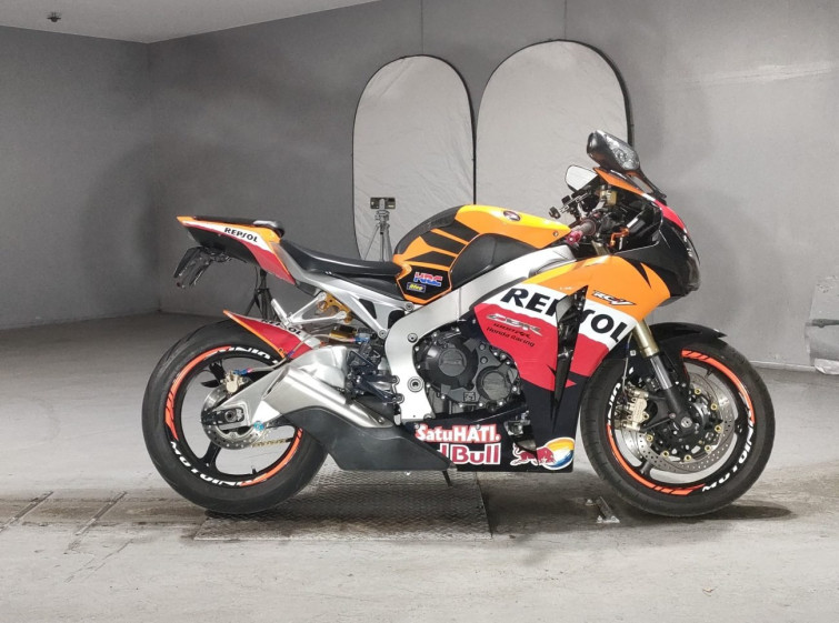 Мотоцикл Honda CBR1000RR з пробігом 65427 km