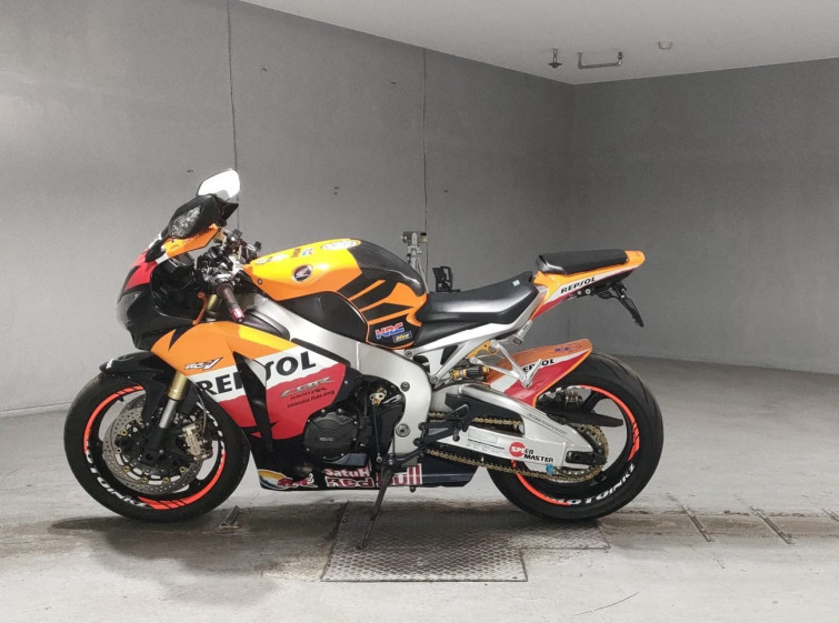 Мотоцикл Honda CBR1000RR з пробігом 65427 km