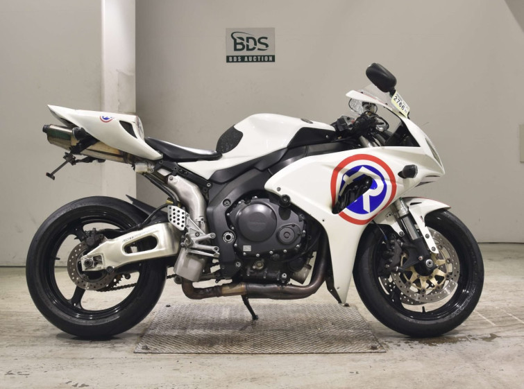 Мотоцикл Honda CBR1000RR з пробігом 26770 km
