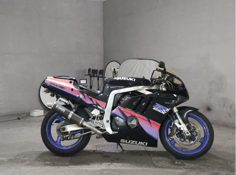 Мотоцикл Suzuki GSX-R400 з пробігом 54619 km
