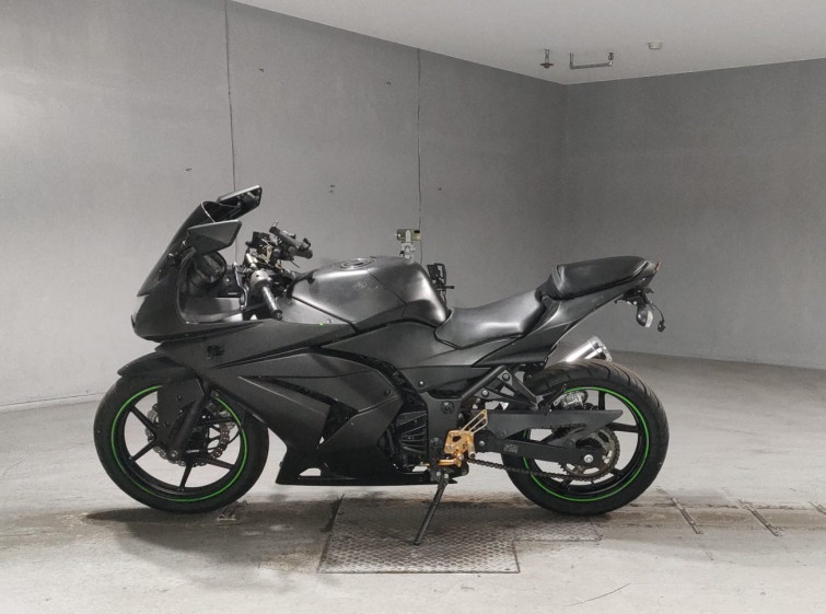 Мотоцикл Kawasaki NINJA250R з пробігом 26961 km