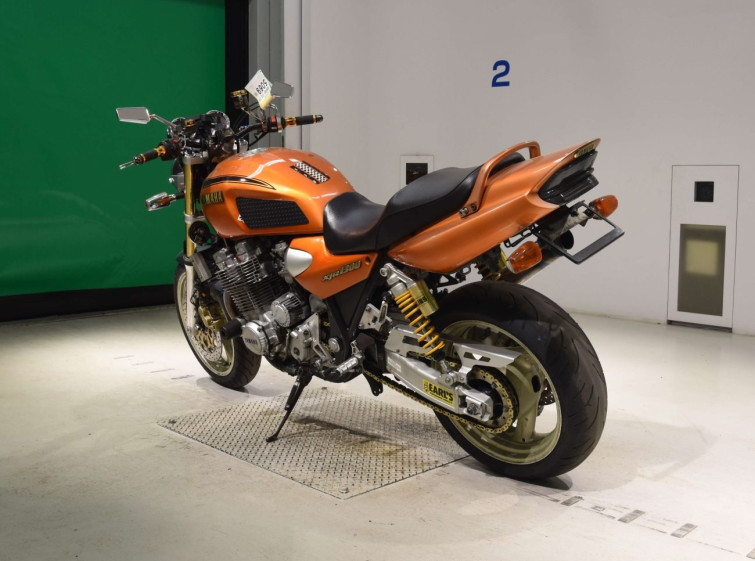 Мотоцикл Yamaha XJR1300 з пробігом 74883 km