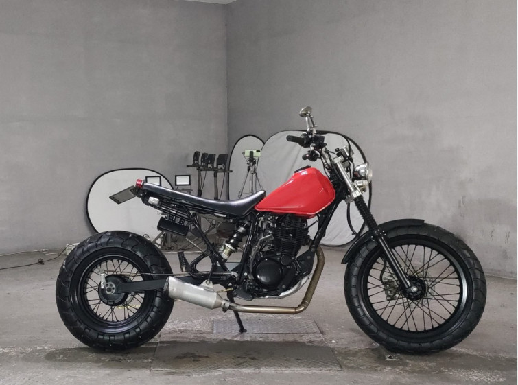 Мотоцикл Yamaha TW200 с пробегом 242 km