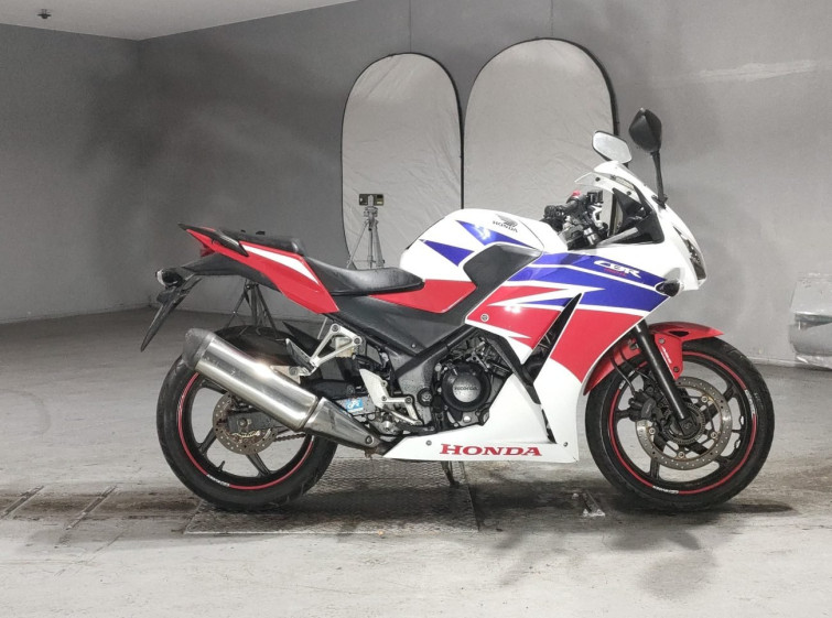 Мотоцикл Honda CBR250R з пробігом 5504 km