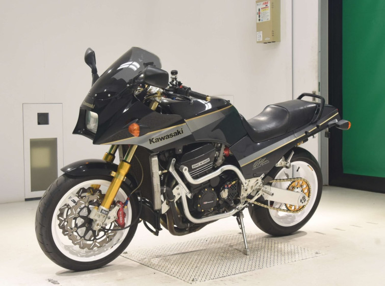 Мотоцикл Kawasaki GPZ900R