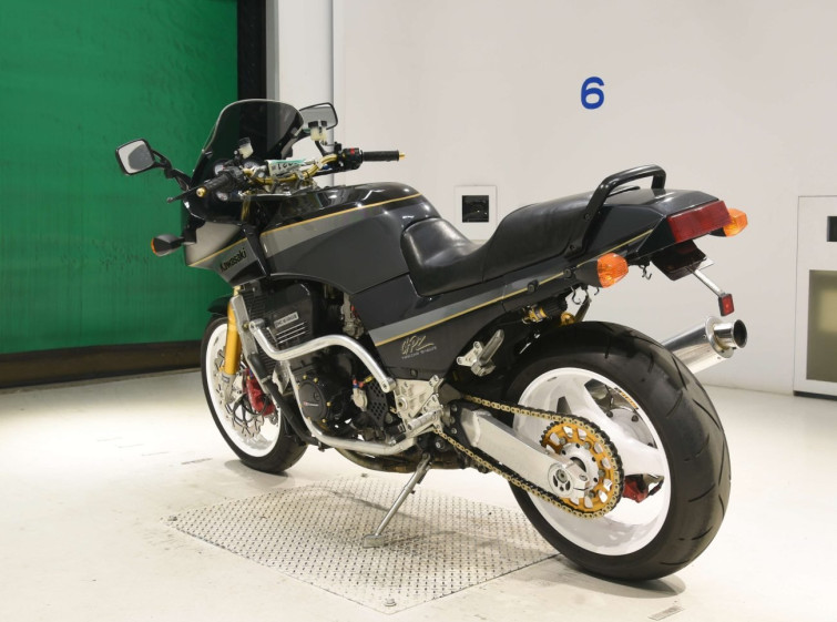 Мотоцикл Kawasaki GPZ900R