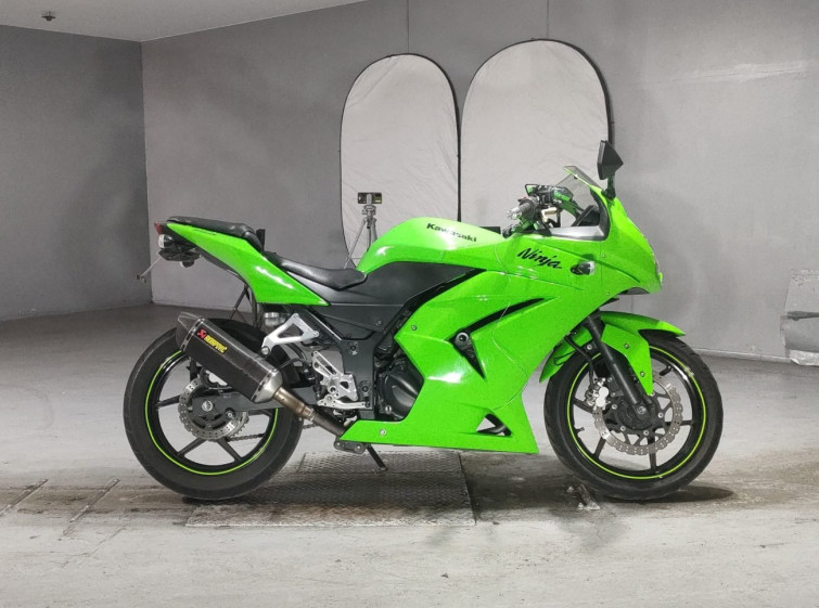 Мотоцикл Kawasaki NINJA250R з пробігом 32463 km