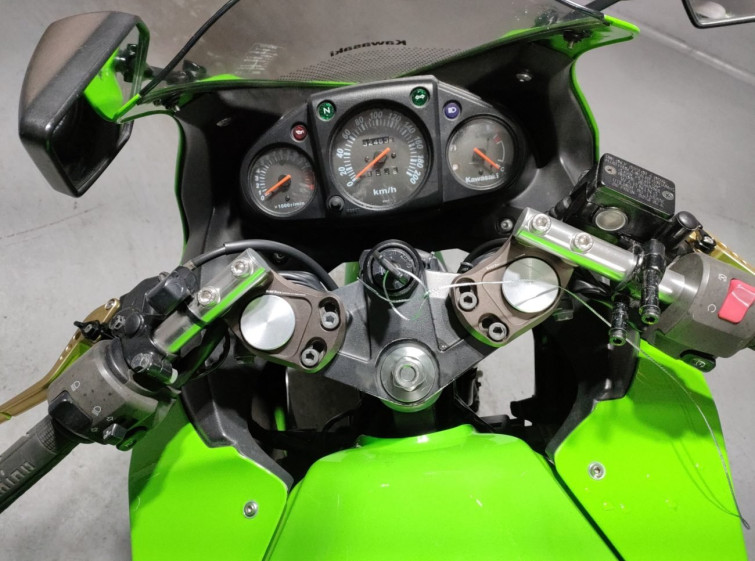 Мотоцикл Kawasaki NINJA250R з пробігом 32463 km