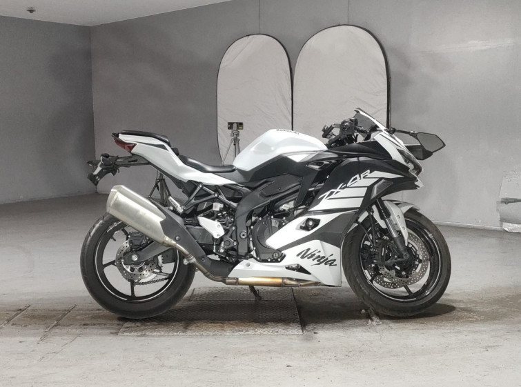 Мотоцикл Kawasaki NINJA ZX-4R SE з пробігом 5186 km
