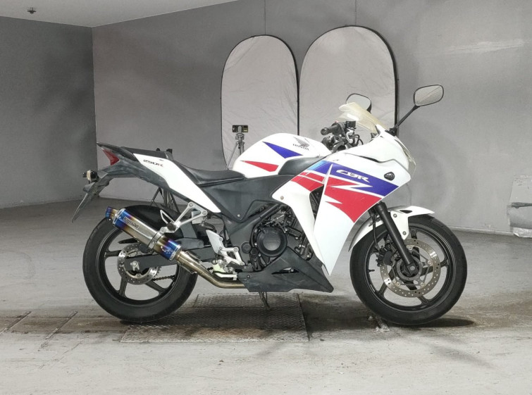 Мотоцикл Honda CBR250R з пробігом 22676 km