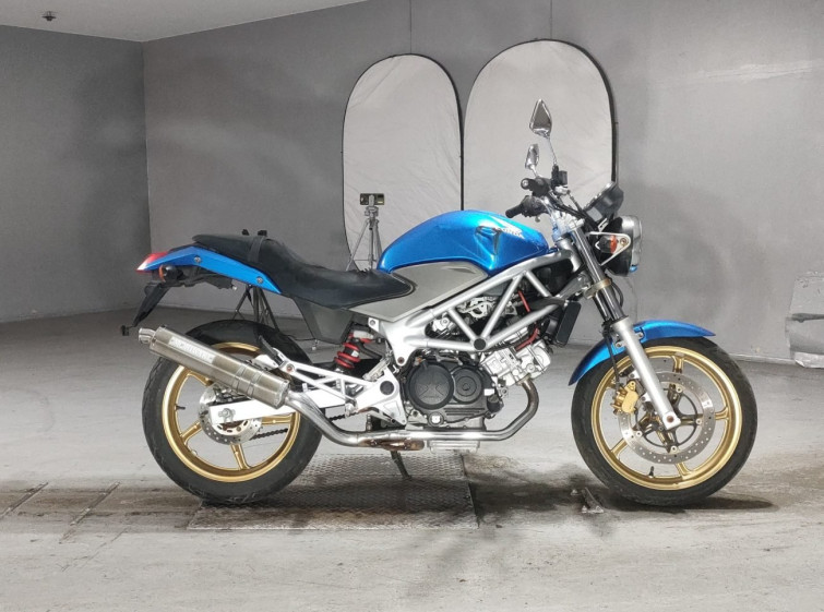 Мотоцикл Honda VTR250 с пробегом 11604 km