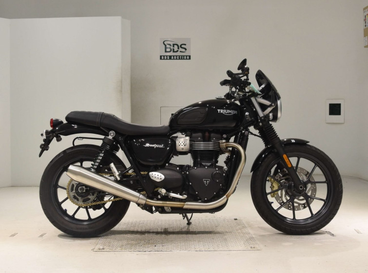 Мотоцикл Triumph STREET TWIN з пробігом 26922 km