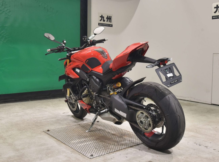 Мотоцикл Ducati STREET FIGHTER V4S с пробегом 6057 km