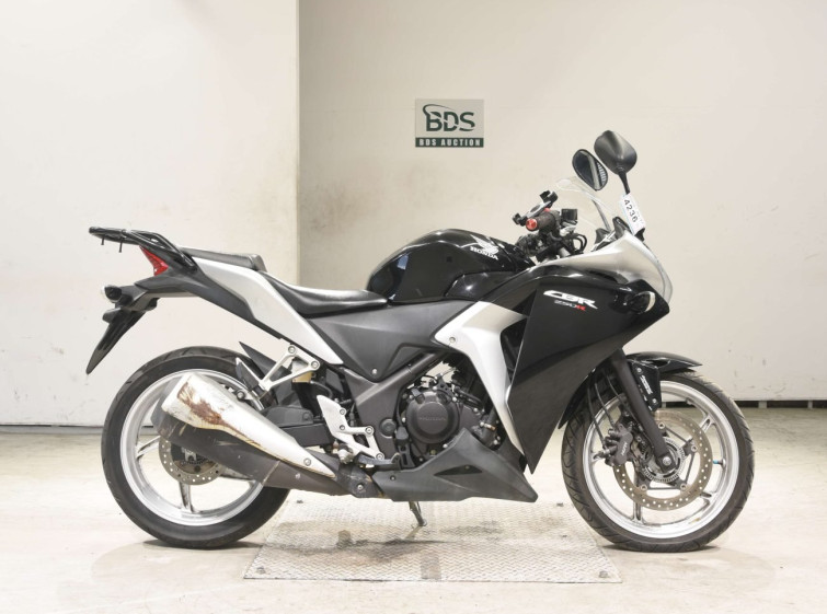 Мотоцикл Honda CBR250R з пробігом 10839 km