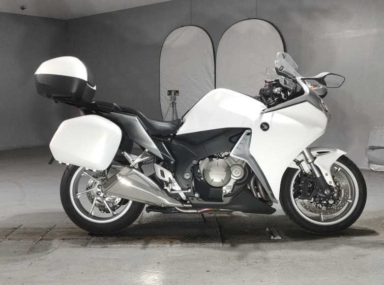 Мотоцикл Honda VFR1200F с пробегом 2047 km