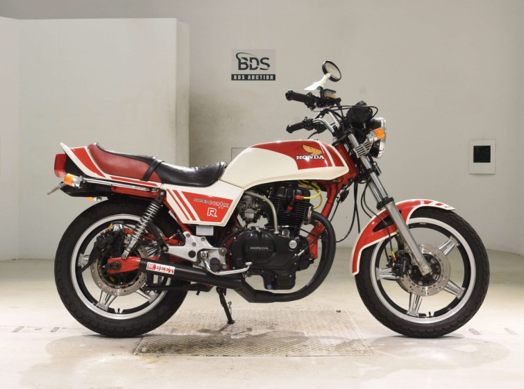 Мотоцикл Honda CB250 SUPERHAWK с пробегом 33111 km