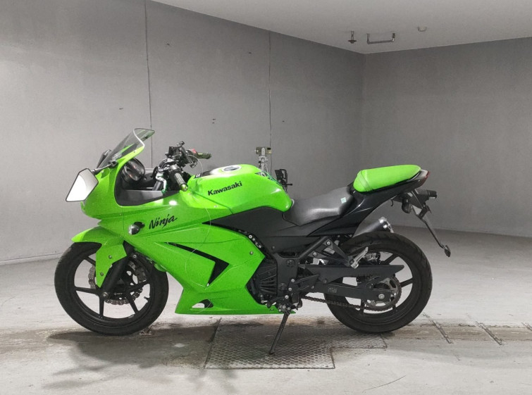 Мотоцикл Kawasaki NINJA250R з пробігом 13973 km