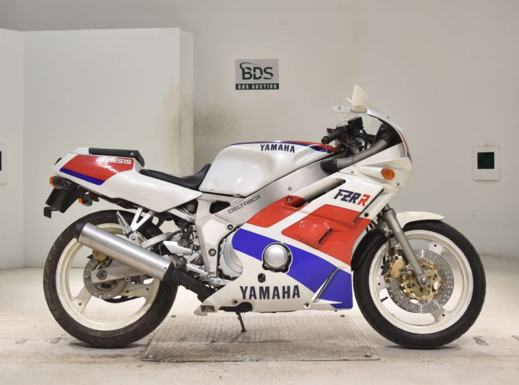 Мотоцикл Yamaha FZR400RR з пробігом 8250 km