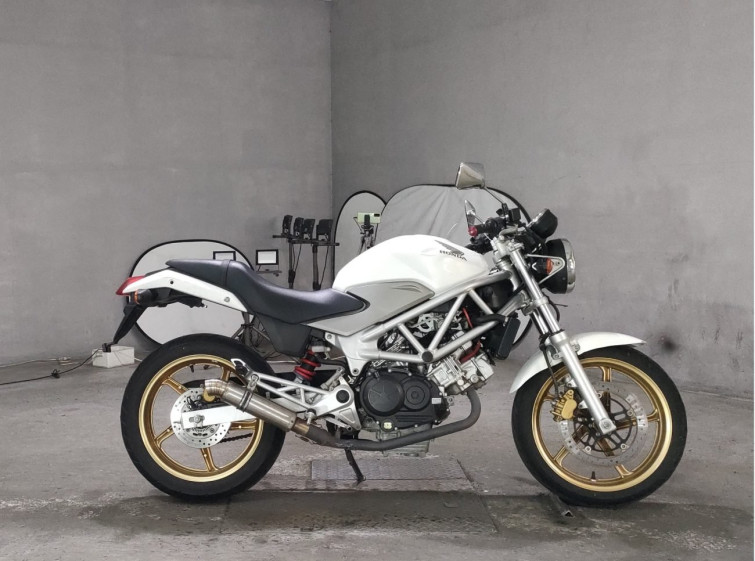 Мотоцикл Honda VTR250 з пробігом 13020 km