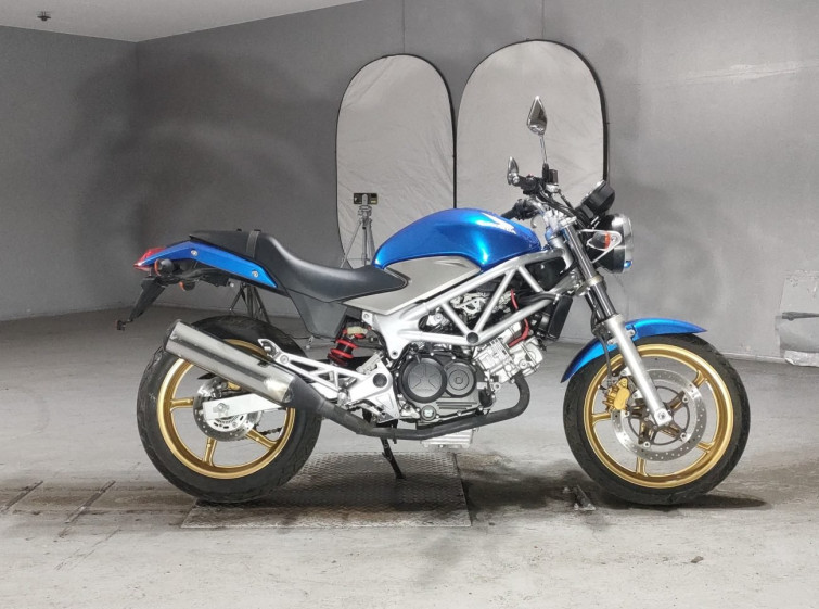 Мотоцикл Honda VTR250 з пробігом 450 km