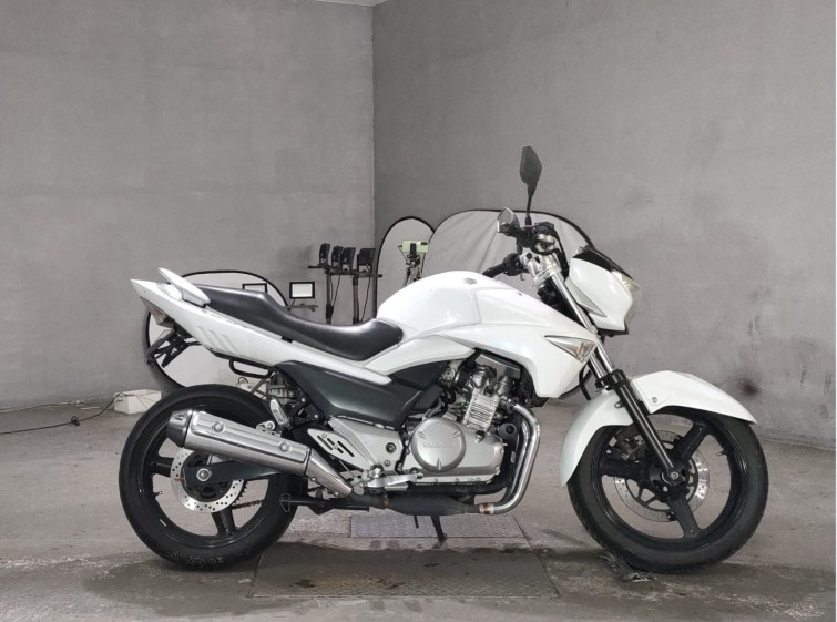 Мотоцикл Suzuki GSR250 з пробігом 43082 km