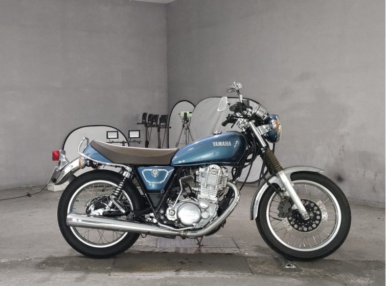 Мотоцикл Yamaha SR400 с пробегом 3205 km